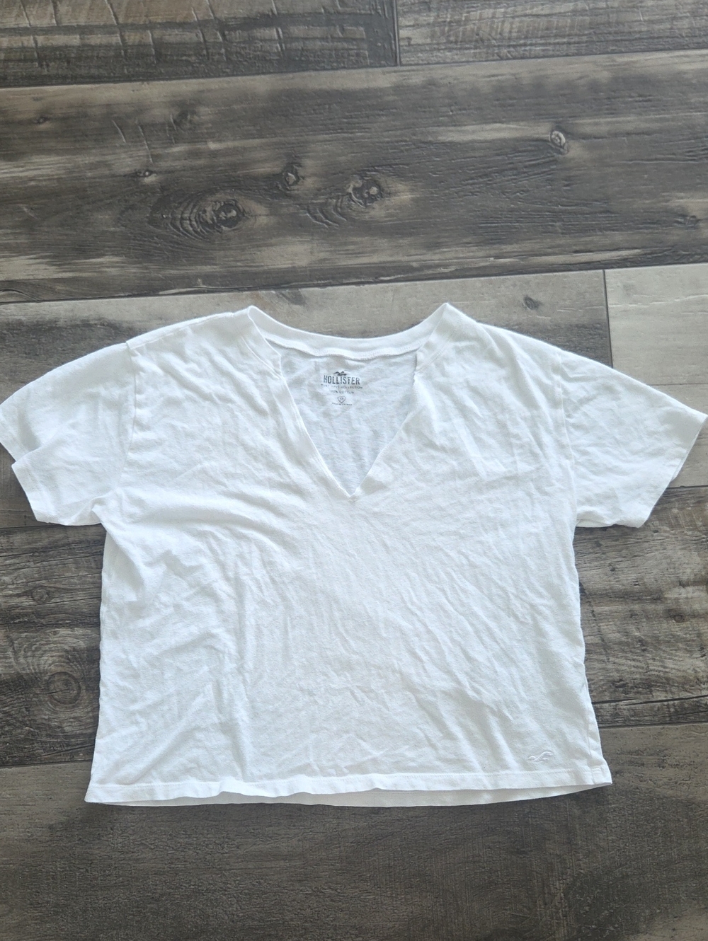 Hollister White Short Sleeve V-Neck Cropped Tee Medium